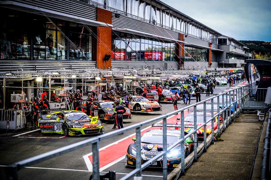 (Foto: PORSCHE, SRO MOTORSPORTS GROUP)